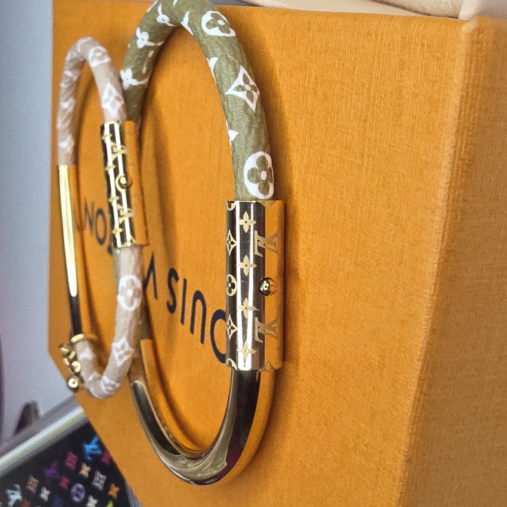 Louis Vuitton 2pc Duogram Khaki Beige Leather Bracelet Set! - Picture 5 of 12